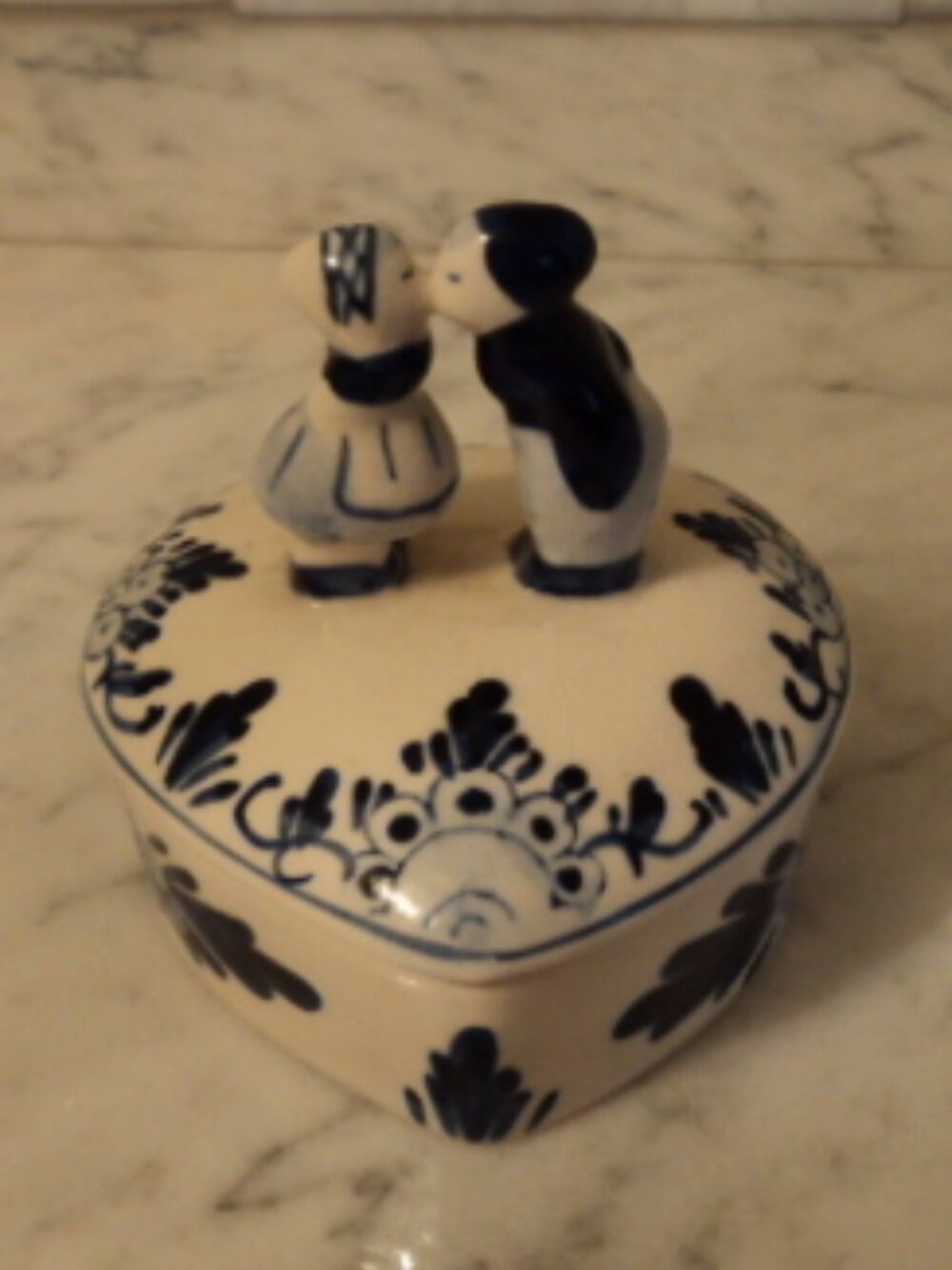 vintage Delft blue trinket box